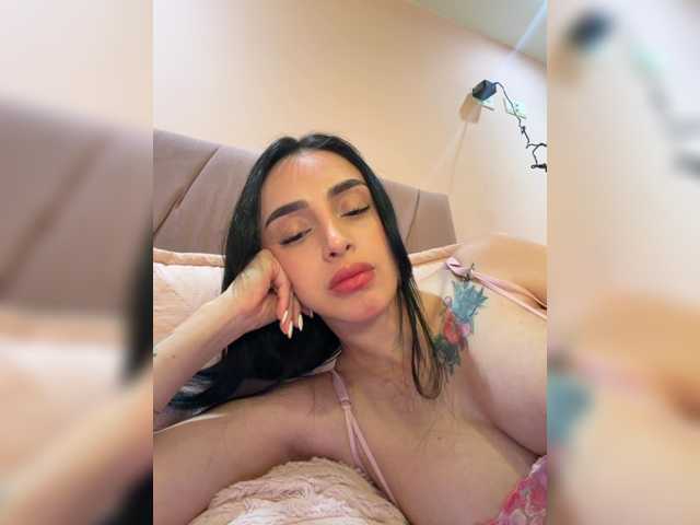 AprilRosse live cam preview