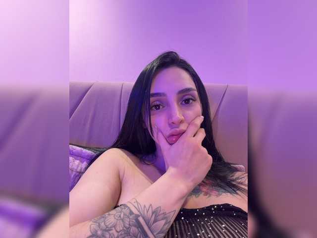AprilRosse live cam preview