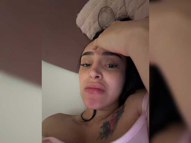 AprilRosse live cam preview