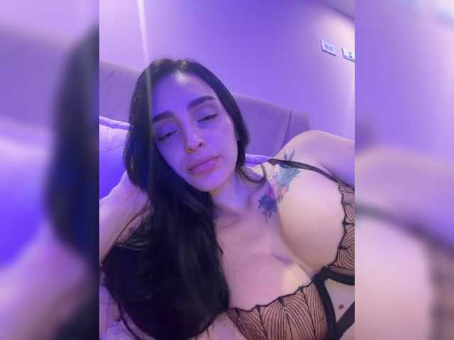 AprilRosse live cam preview