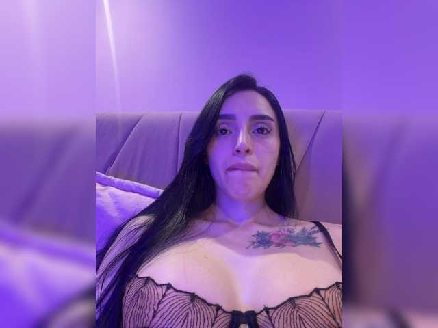 AprilRosse live cam preview