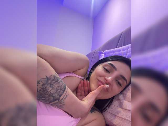 AprilRosse — live female cam