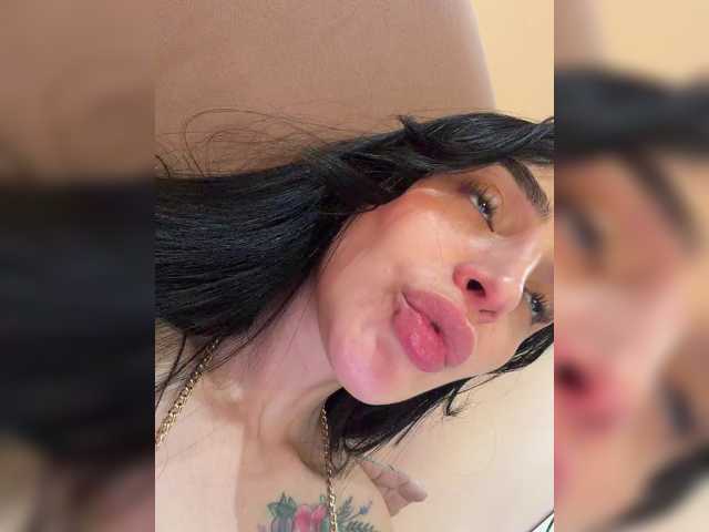 AprilRosse live cam on BongaCams