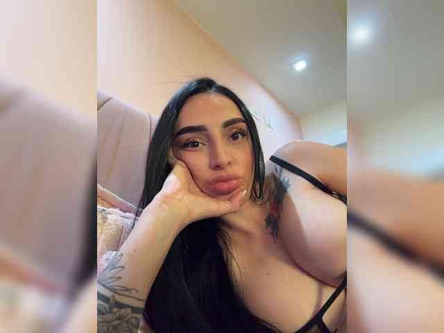 AprilRosse webcam