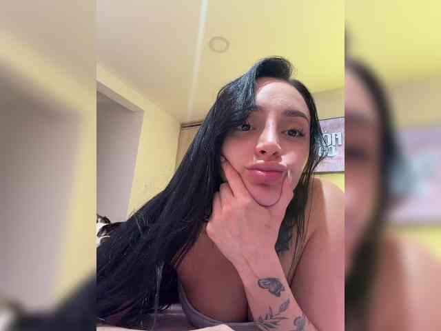 AprilRosse webcam