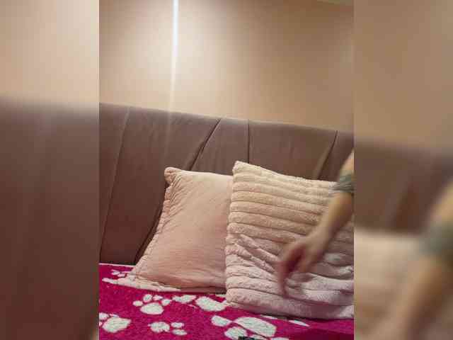 AprilRosse webcam