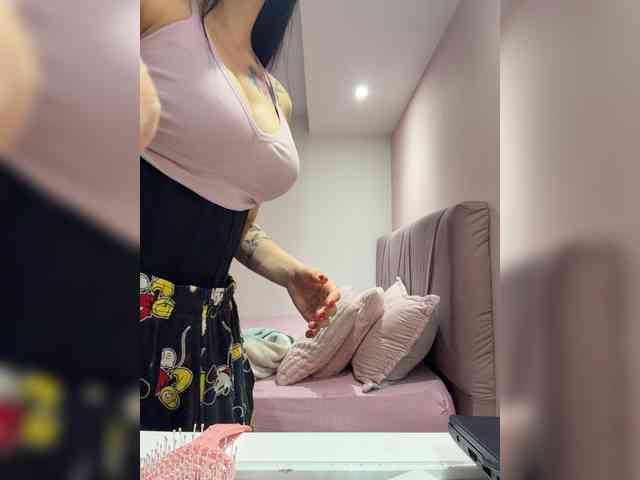 AprilRosse webcam