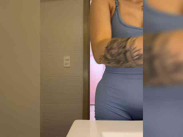 AprilRosse webcam