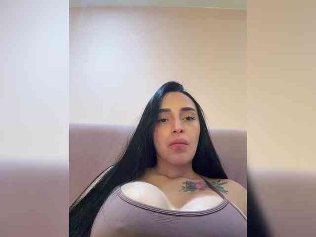 Modelo: AprilRosse