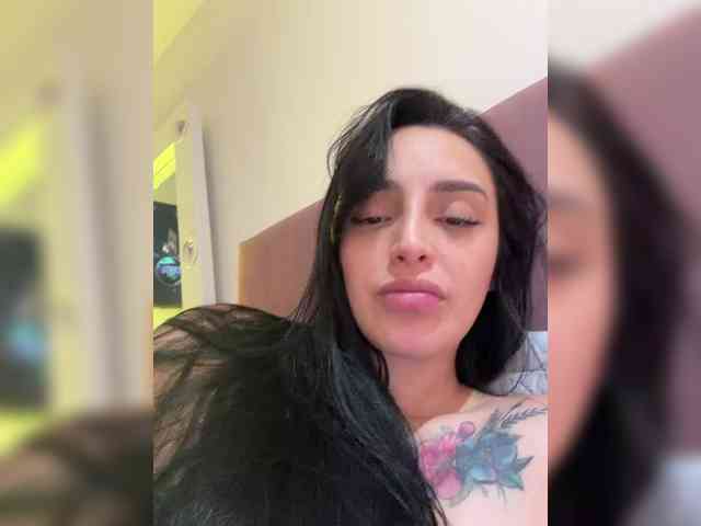AprilRosse webcam