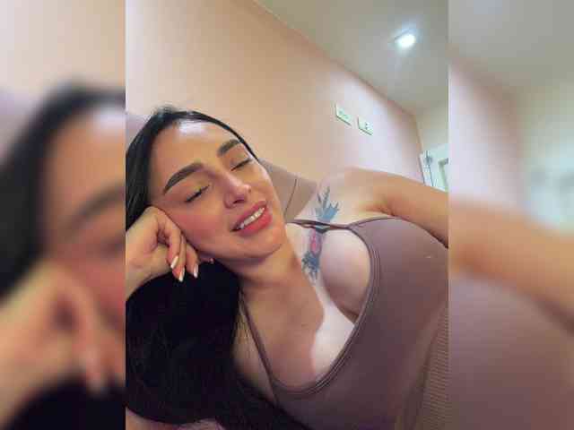 AprilRosse webcam
