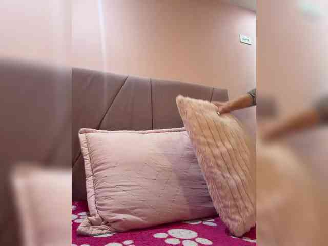 AprilRosse webcam