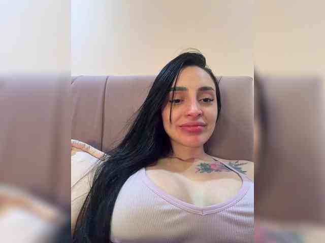 Model: AprilRosse