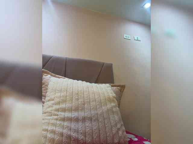 AprilRosse webcam