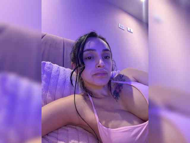 Model: AprilRosse
