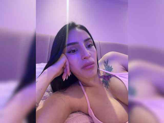 Model: AprilRosse