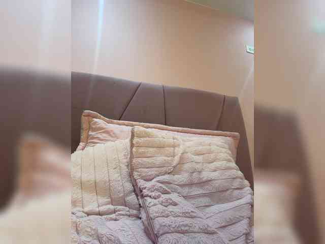 AprilRosse webcam
