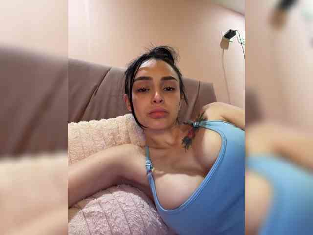 Model: AprilRosse