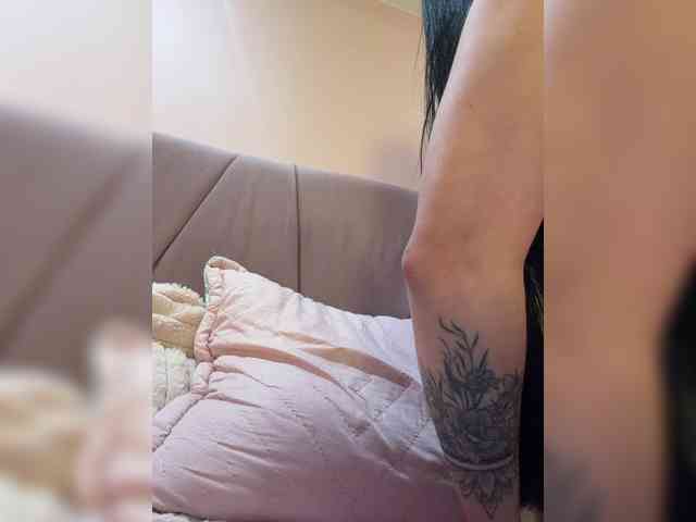 AprilRosse webcam
