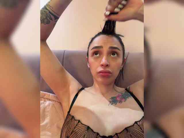 Modelo: AprilRosse