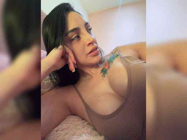 Model: AprilRosse