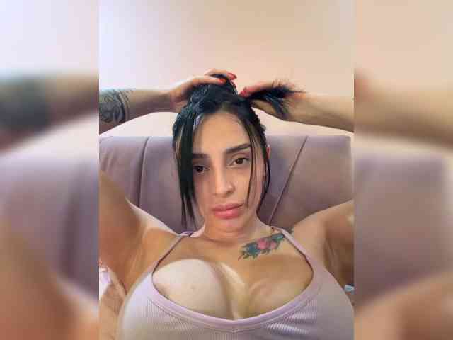Modelo: AprilRosse