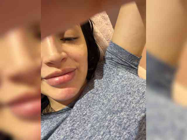 AprilRosse webcam