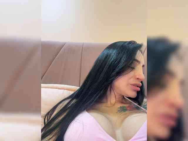 AprilRosse webcam