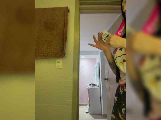 AprilRosse webcam
