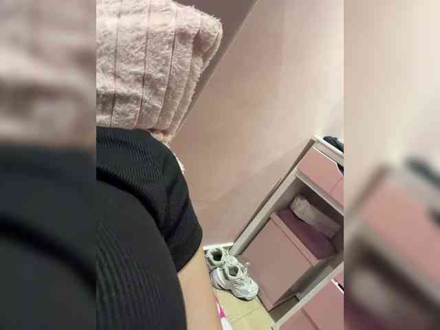 AprilRosse webcam
