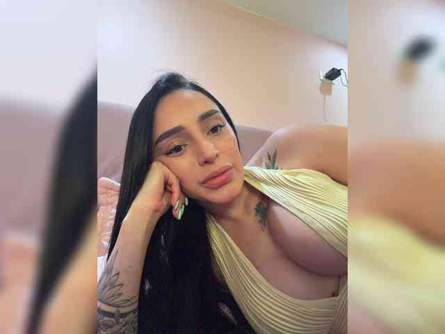 AprilRosse webcam