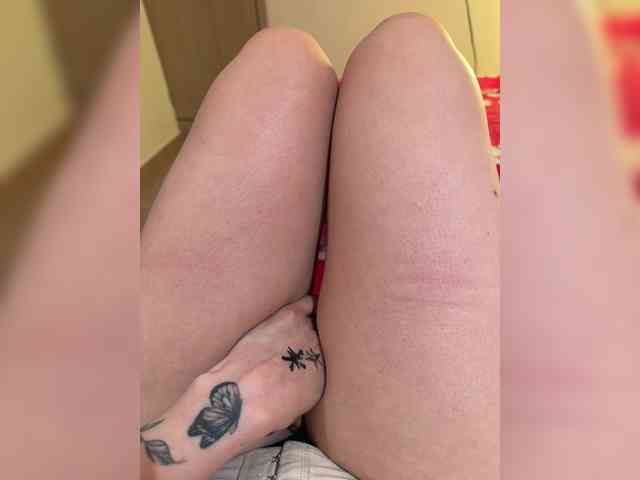 Model: AprilRosse