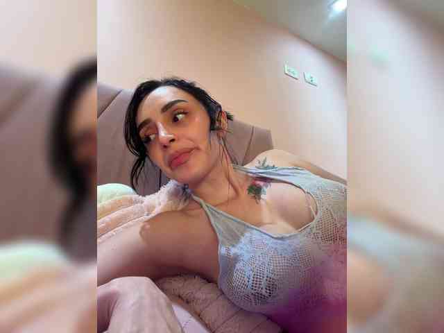 AprilRosse webcam