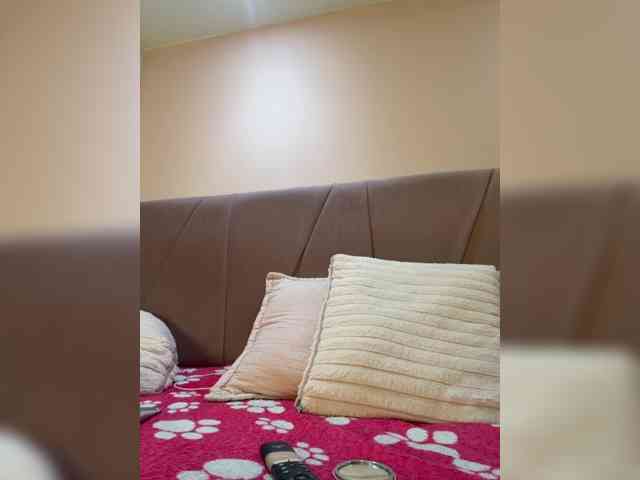 AprilRosse webcam