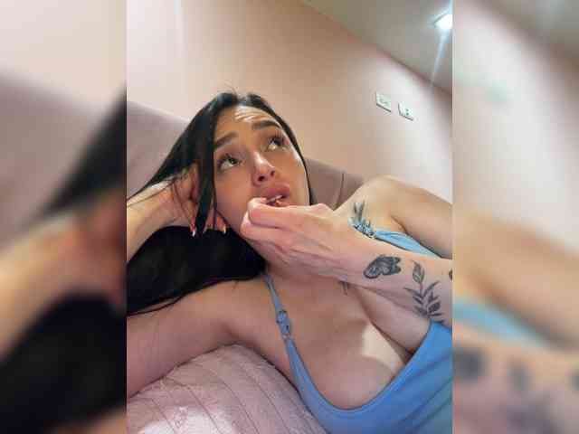 AprilRosse webcam