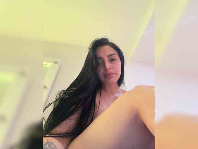 Model: AprilRosse