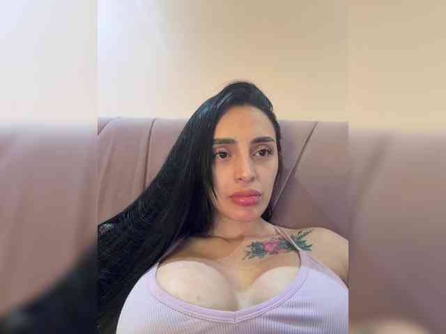 Model: AprilRosse