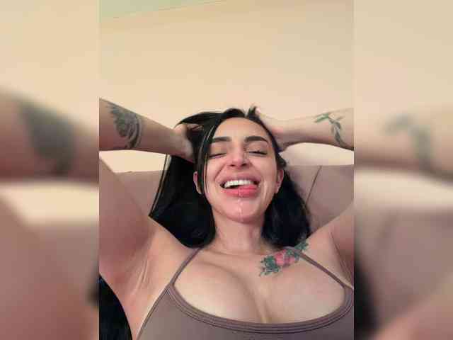 Model: AprilRosse
