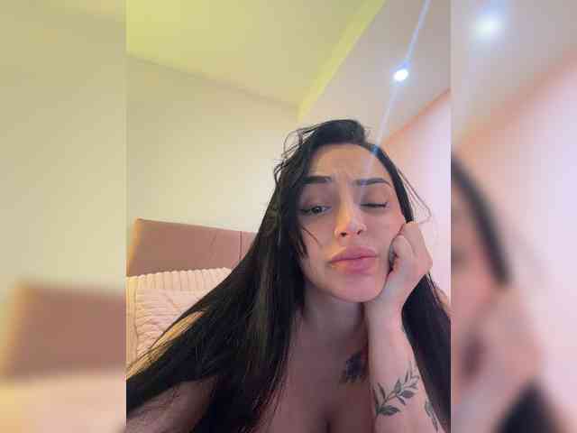Este modelo está en vivo ahora. AprilRosse