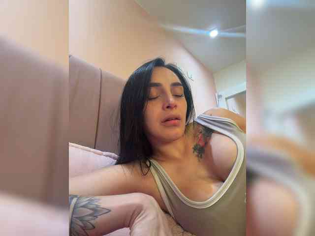 AprilRosse webcam