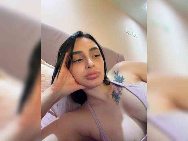 AprilRosse webcam