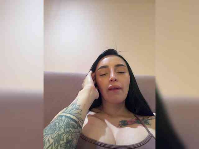 Modelo: AprilRosse