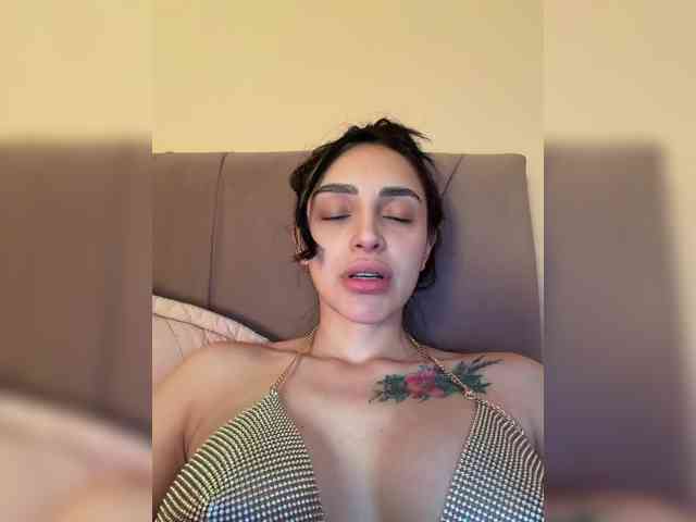 Modelo: AprilRosse