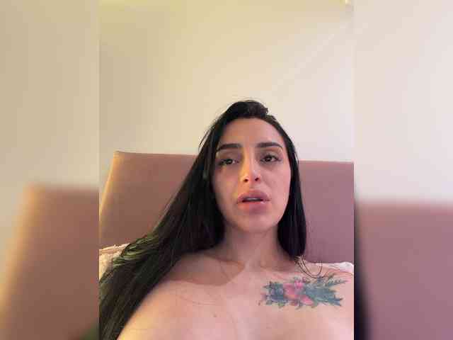 Modelo: AprilRosse