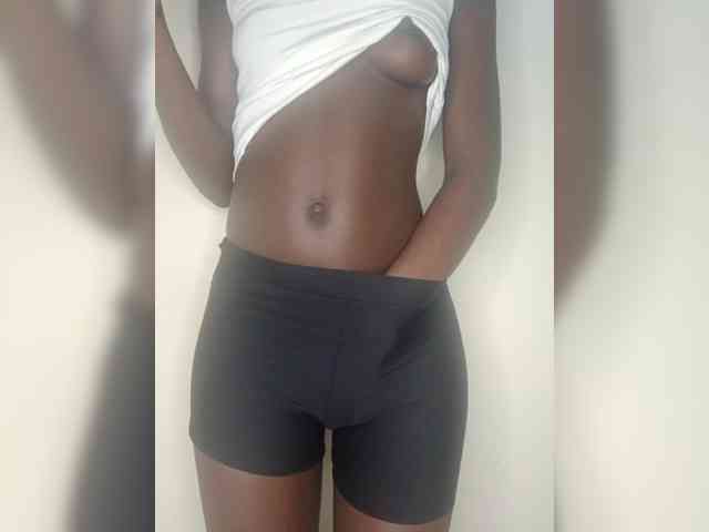 Sexybootyy webcam