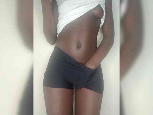Sexybootyy webcam