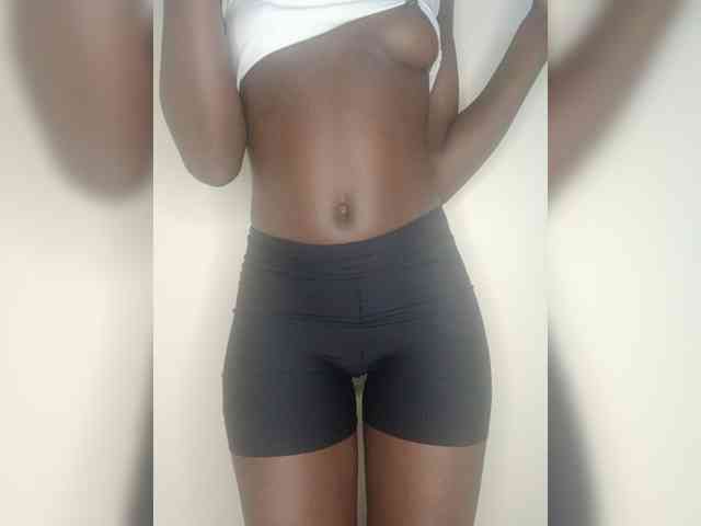 Sexybootyy webcam