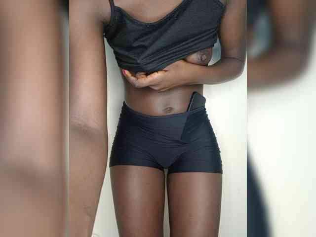 Sexybootyy webcam