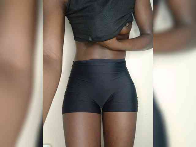 Sexybootyy webcam