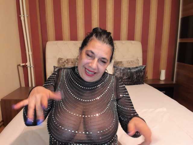 MadameCrowford's BongaCams show and profile